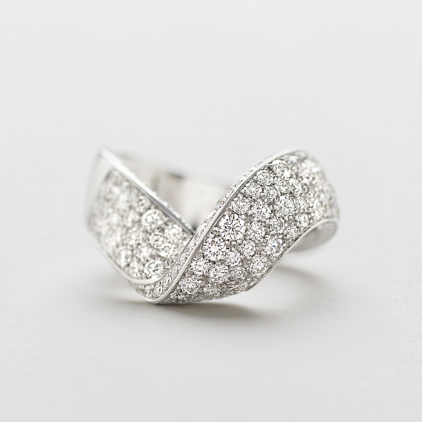 white gold and diamonds ring