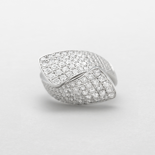 white gold and diamonds ring