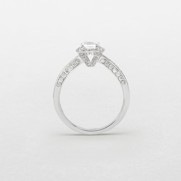anello in oro bianco e diamanti
