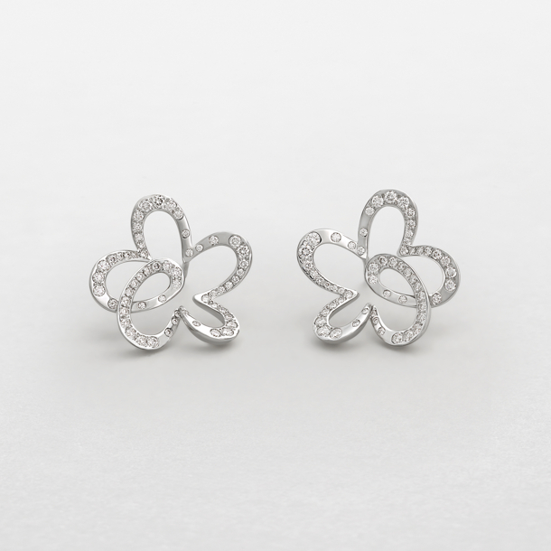 white gold and diamonds earrings