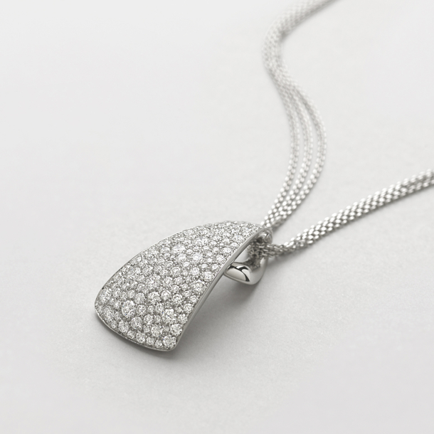 white gold and diamonds necklace