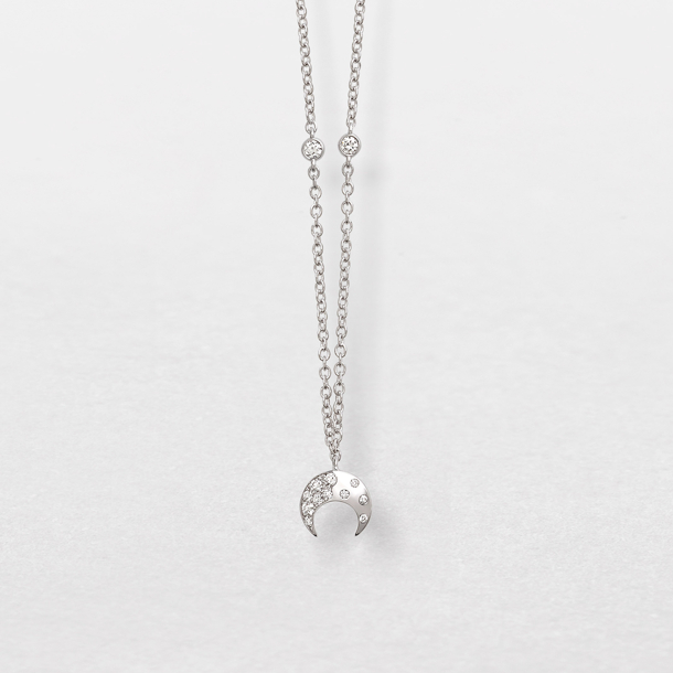 white gold and diamonds necklace