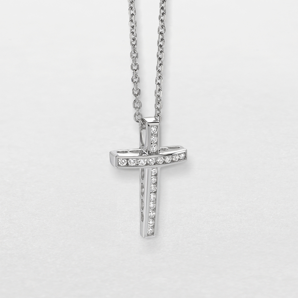 white gold and diamonds necklace