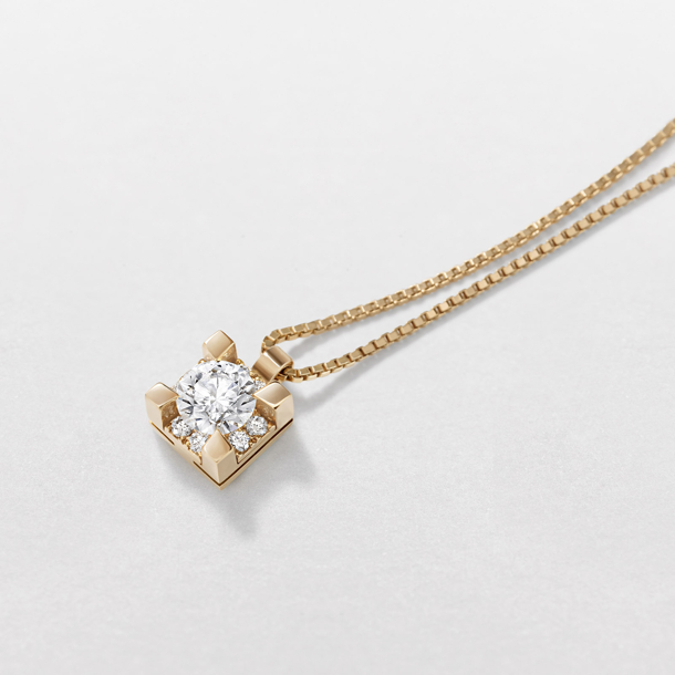 rose  gold and diamonds necklace