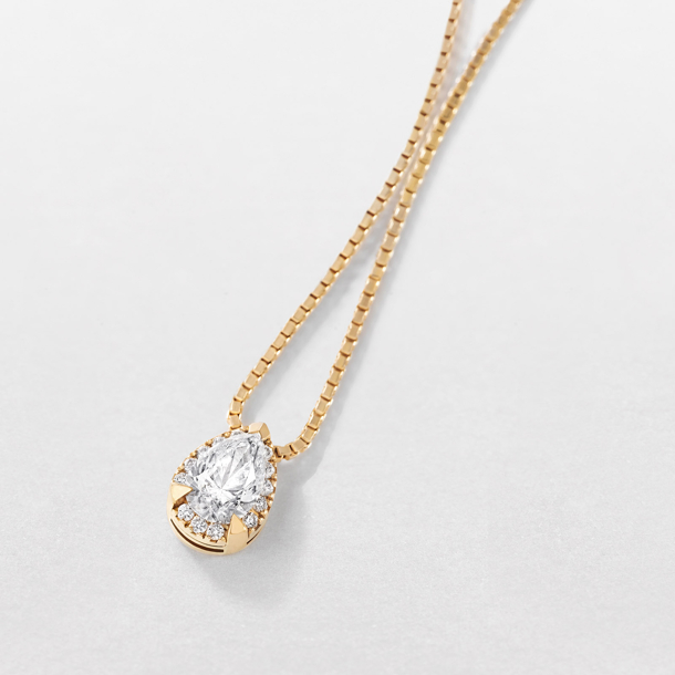 rose gold and diamonds necklace