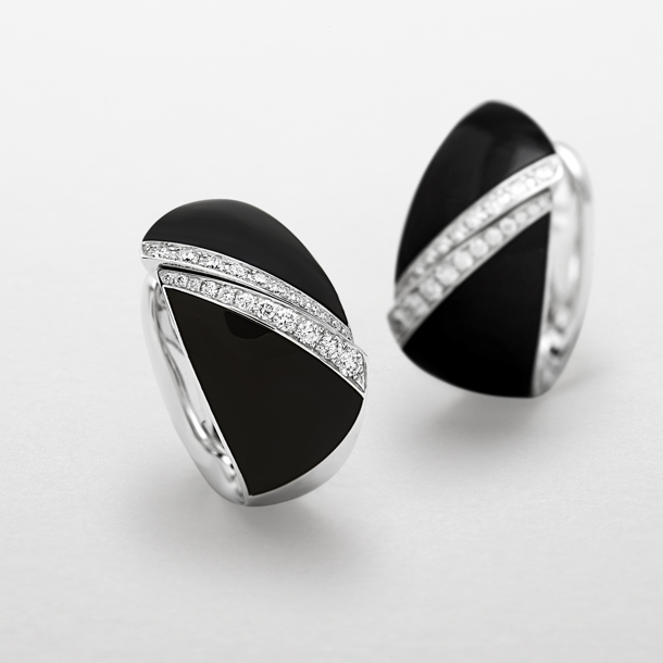 white gold with onix and diamonds earrings