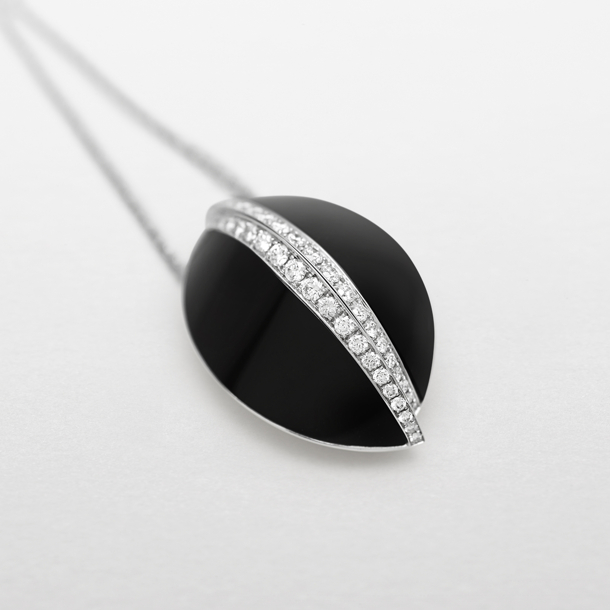 white gold with onix and diamonds necklace