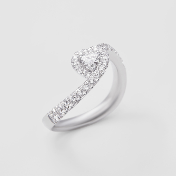 white gold and diamonds ring