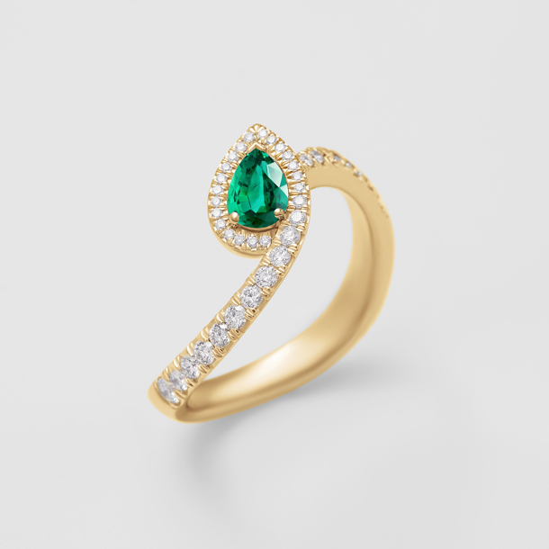 rose gold with diamonds and emerald ring