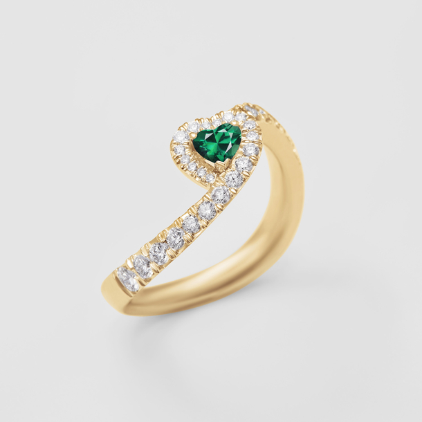 rose gold with diamonds and emerald ring