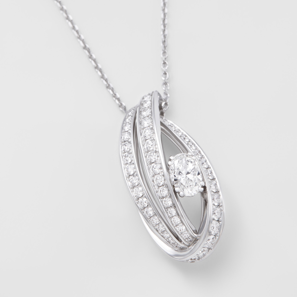 white gold and diamonds necklace