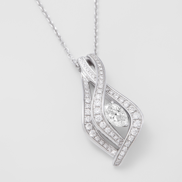 white gold and diamonds necklace