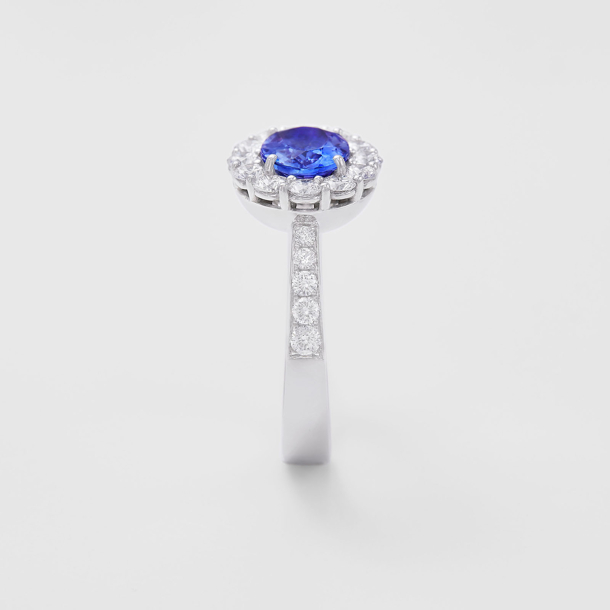 anello in oro bianco, diamanti e tanzanite