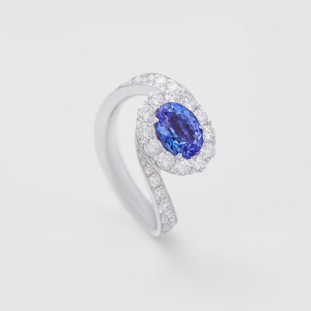 white gold with diamonds and tanzanite ring