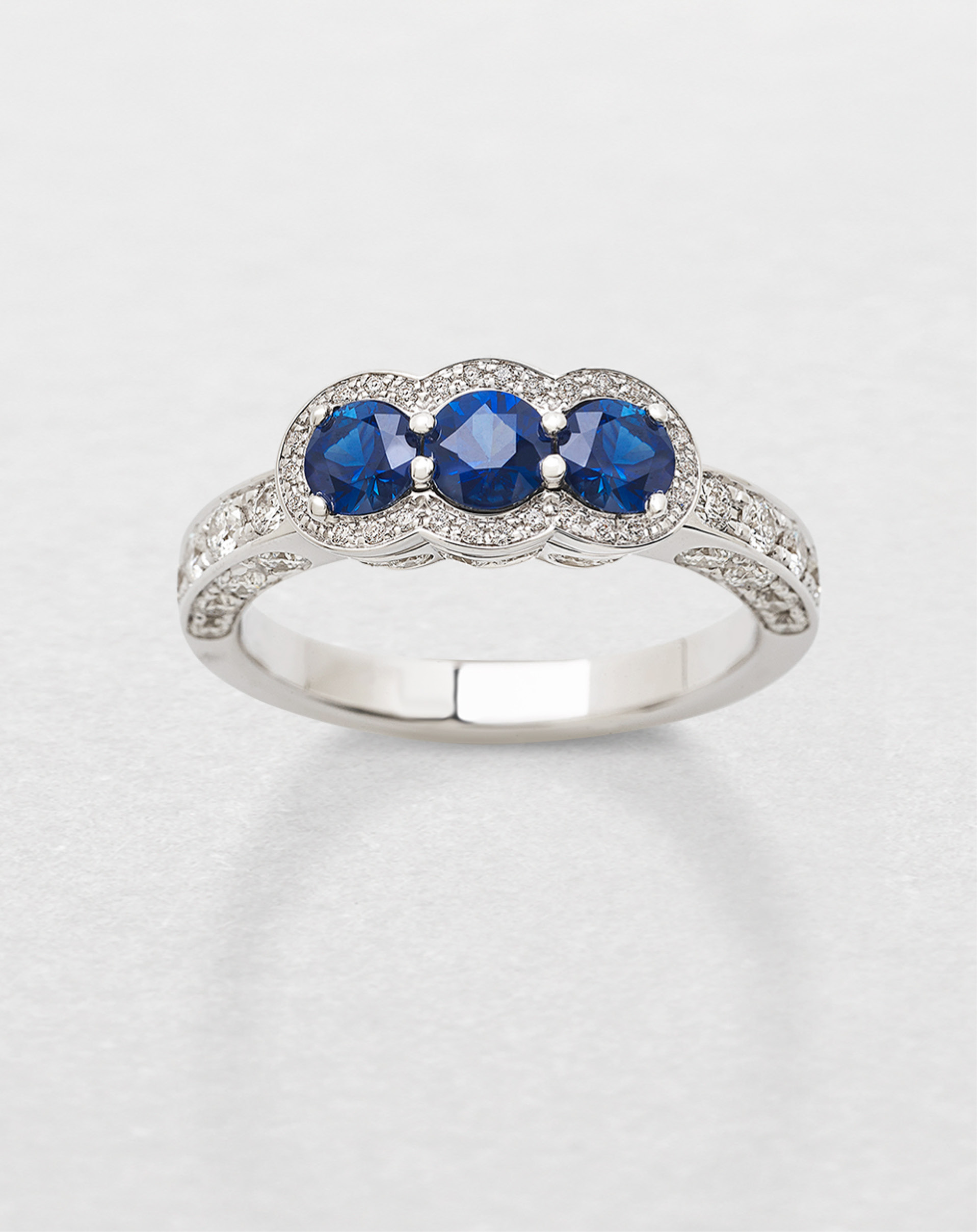 AB16908Z: trilogy white gold with diamonds and sapphires ring. Discover the Icona collection